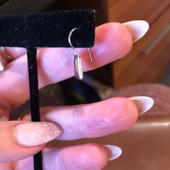 Nine West small silver puffed rectangle earring minimalist an modern high polish - Picture 3 of 6